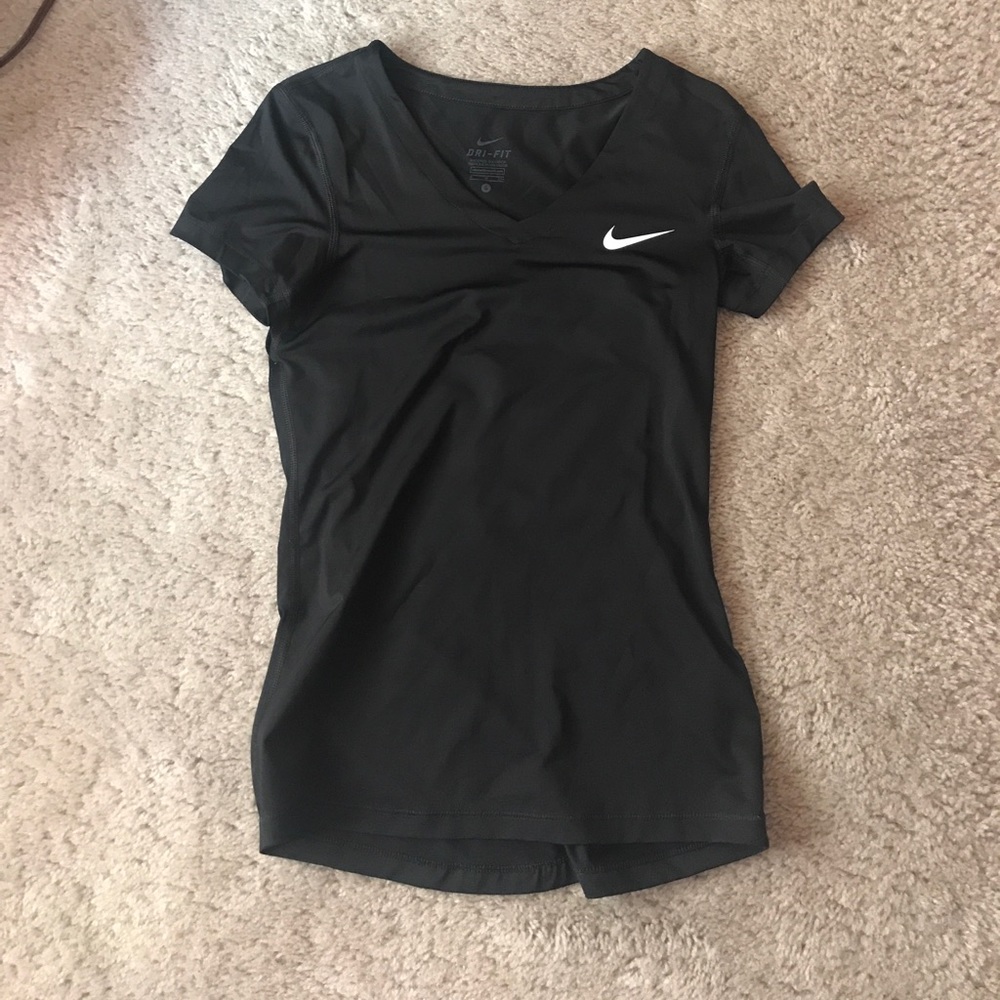 Small Nike dri-fit tee